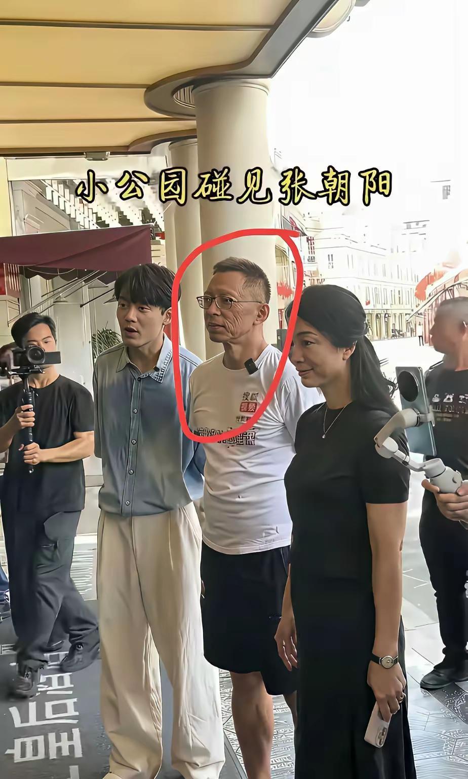 他为啥不去医美？拉拉皮，拍个黄瓜。这哥们儿活的也太洒脱了。他曾说，疯狂的时候