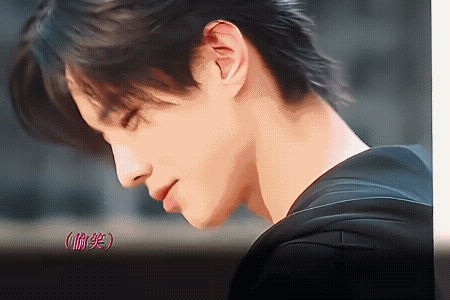 《双轨》面对这样的暮暮靳朝怎么可能不心动，古灵精怪偷喝靳朝的浓咖啡，靳朝明明看