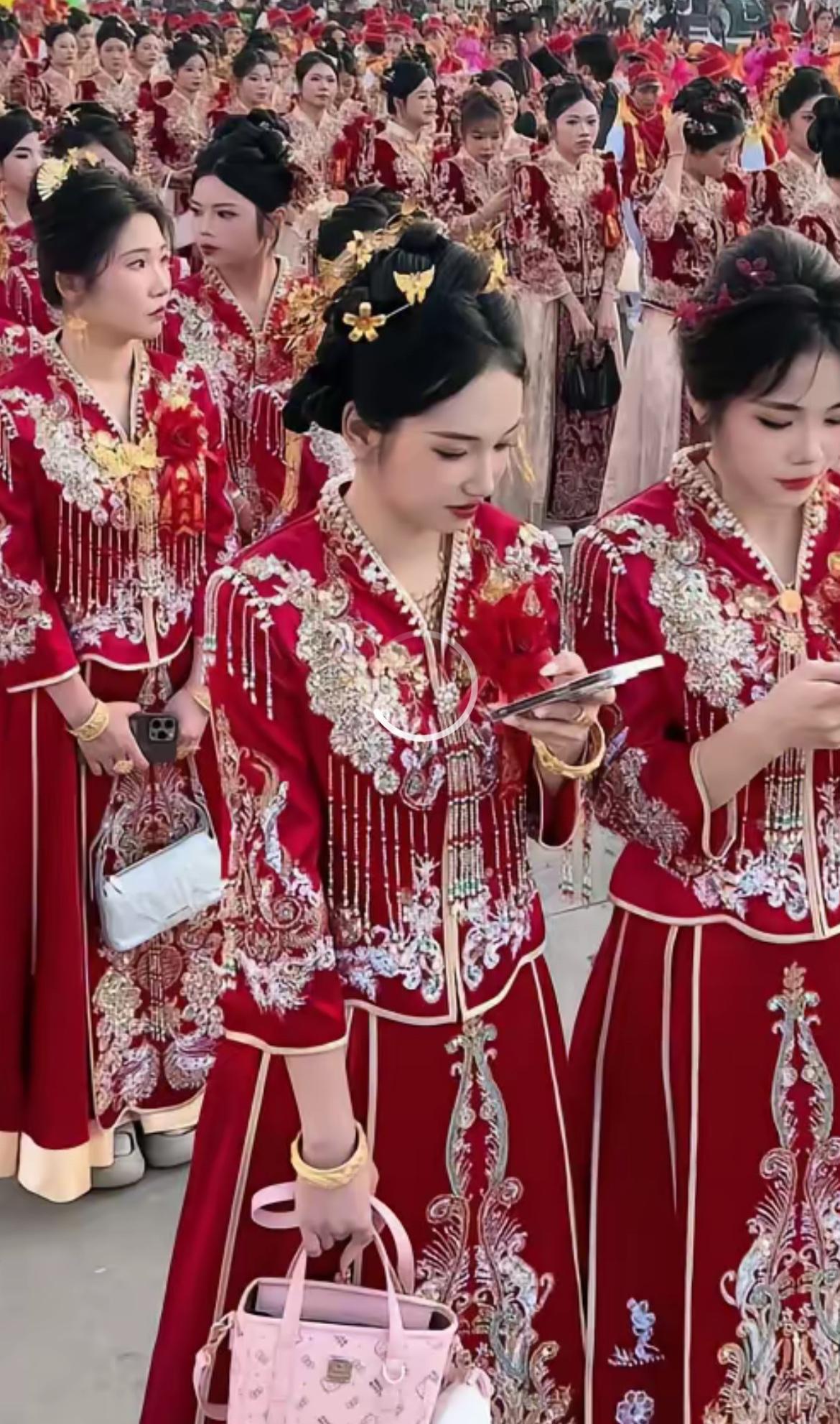 走在珠三角的街头，或是潮汕本地，常常能邂逅不少美女，一问很多都来自潮汕，真可谓潮