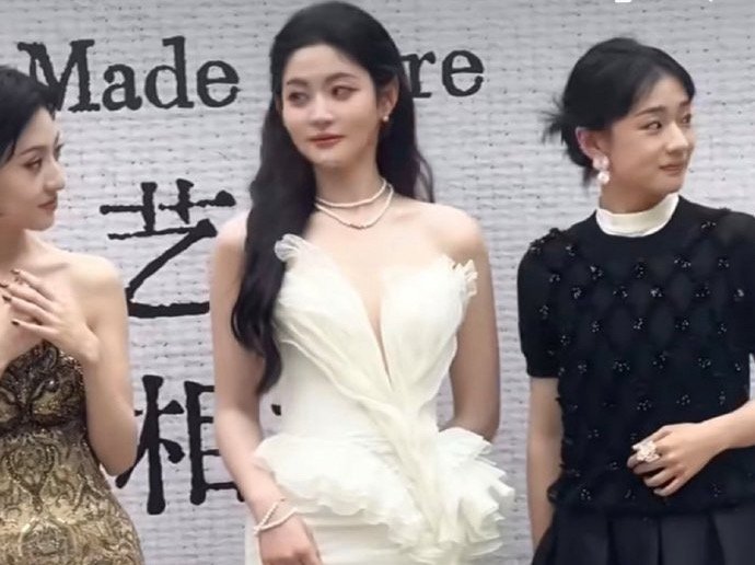 于正确实很会挑演员，这天仙般的美貌