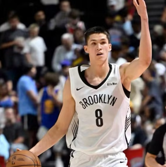 北京时间7月17日，NBA夏季联赛继续进行，篮网94-90战胜魔术。篮网8号秀德