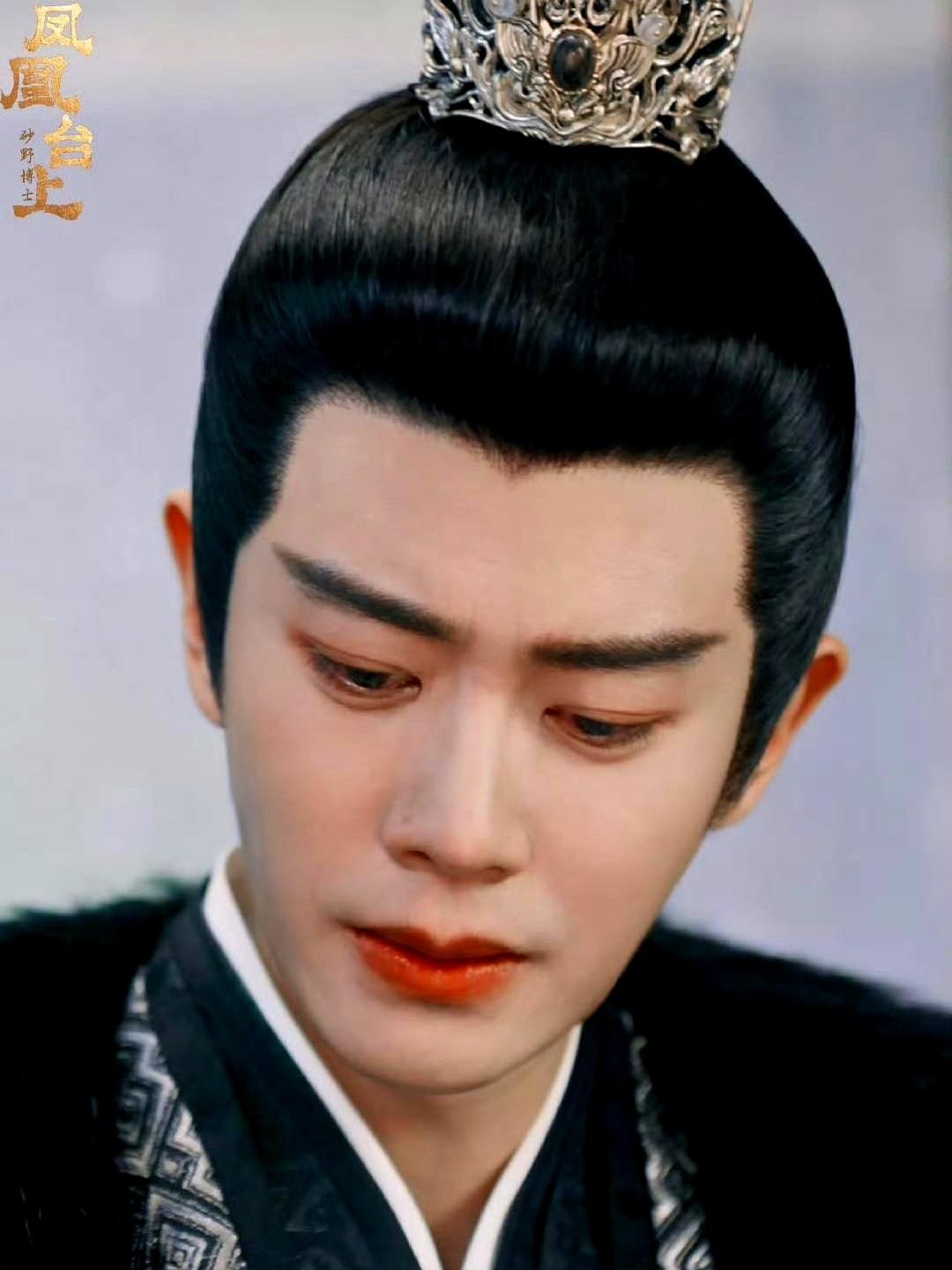 任嘉伦新剧《凤凰台上》哭戏直接杀疯！网友：这破碎感演技藏都藏不住！剧中萧焕刚