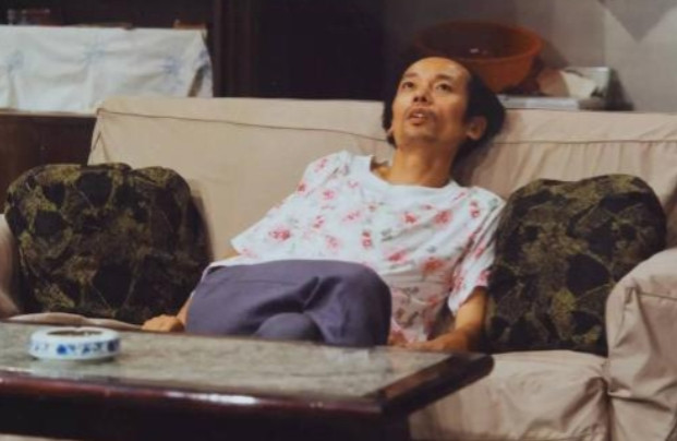1985年，28岁的葛优相亲认识了小学老师贺聪，两人很快相恋了，贺聪父母知道葛优