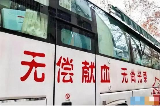 “熊猫血，我没那么多钱，你去找我保险公司吧。”肇事司机看着警方对该严重追尾事件，
