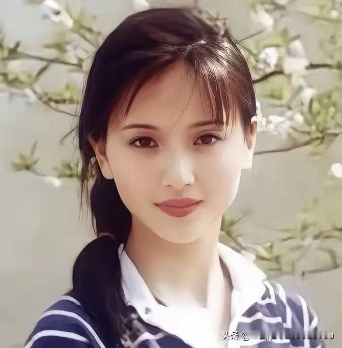 演员侯勇说：“1992年，在央视春晚的后台，我第一次见到陶慧敏，就在心里想，天哪