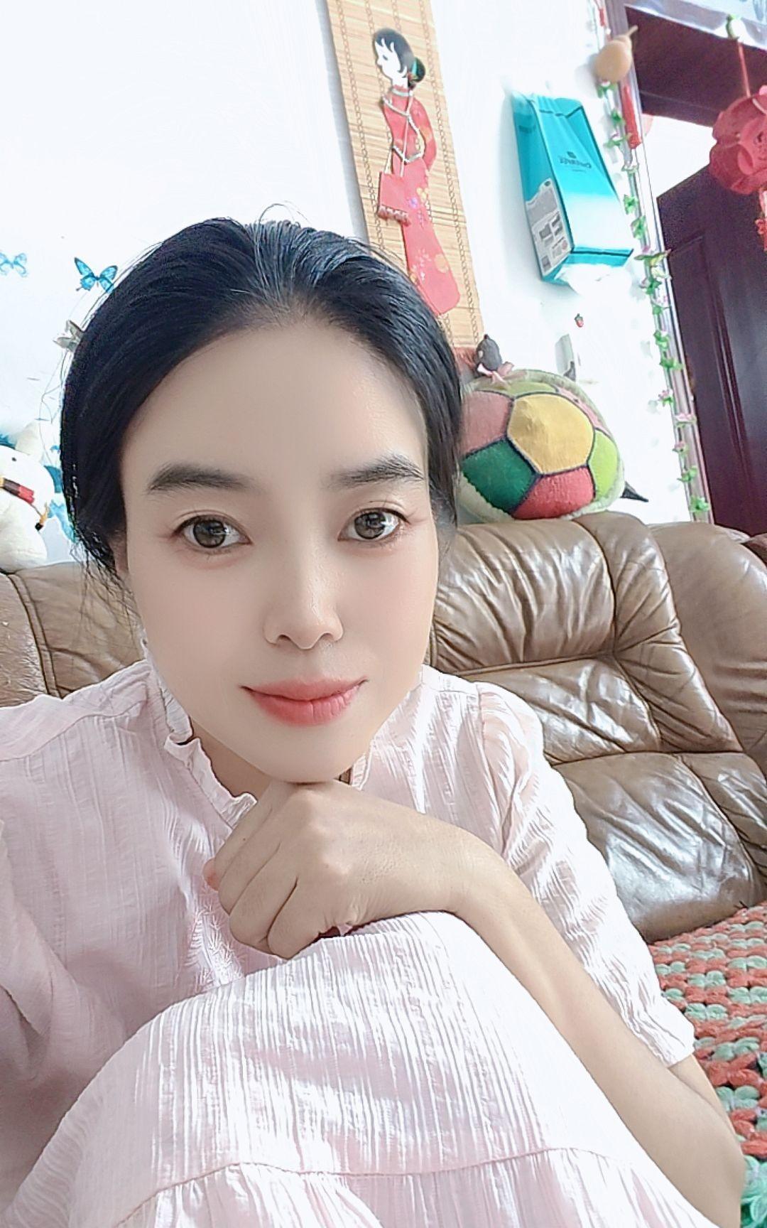 女人一旦喜欢上一个人就会方寸大乱手足无措明明平时能说会道见他时却半天挤不出