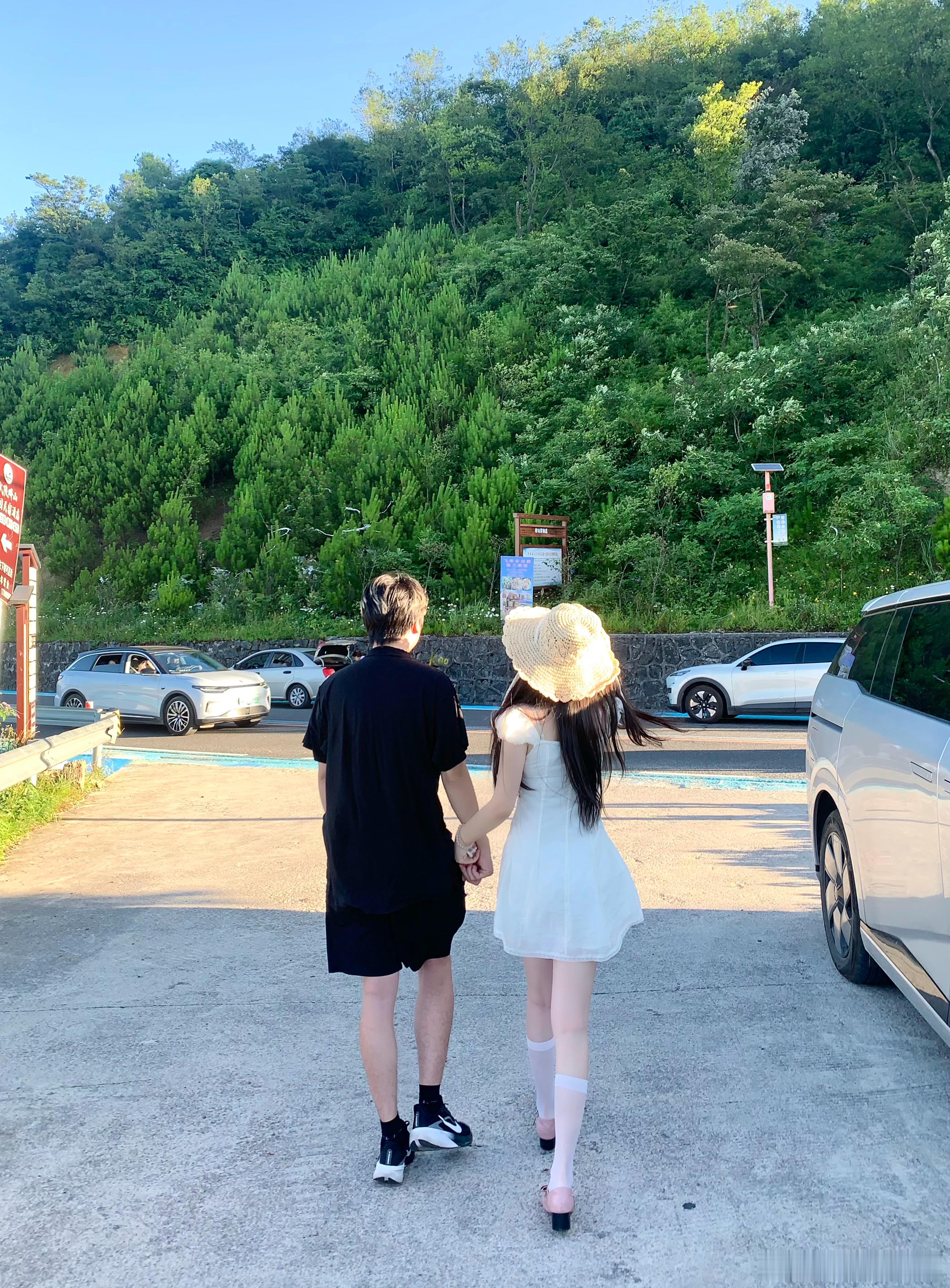 生活需要阳光（没说可以很热一回家就是上山避暑啦啦