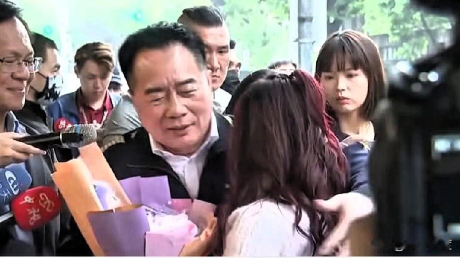蔡正元入狱后脸书首更新！感谢了张启楷、馆长、苏恒、翟翾……万人按赞！蔡正元3