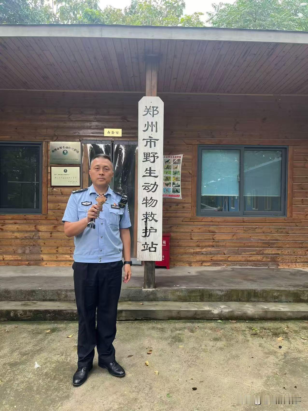 给郑州二七区人和路派出所的帽子叔叔点个赞吧！2026年8月13日，郑州市二七区