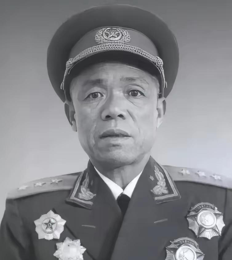 韩先楚在抗美援朝五次战役中大多不在志愿军司令部，而是与部队在一起。彭德怀因为