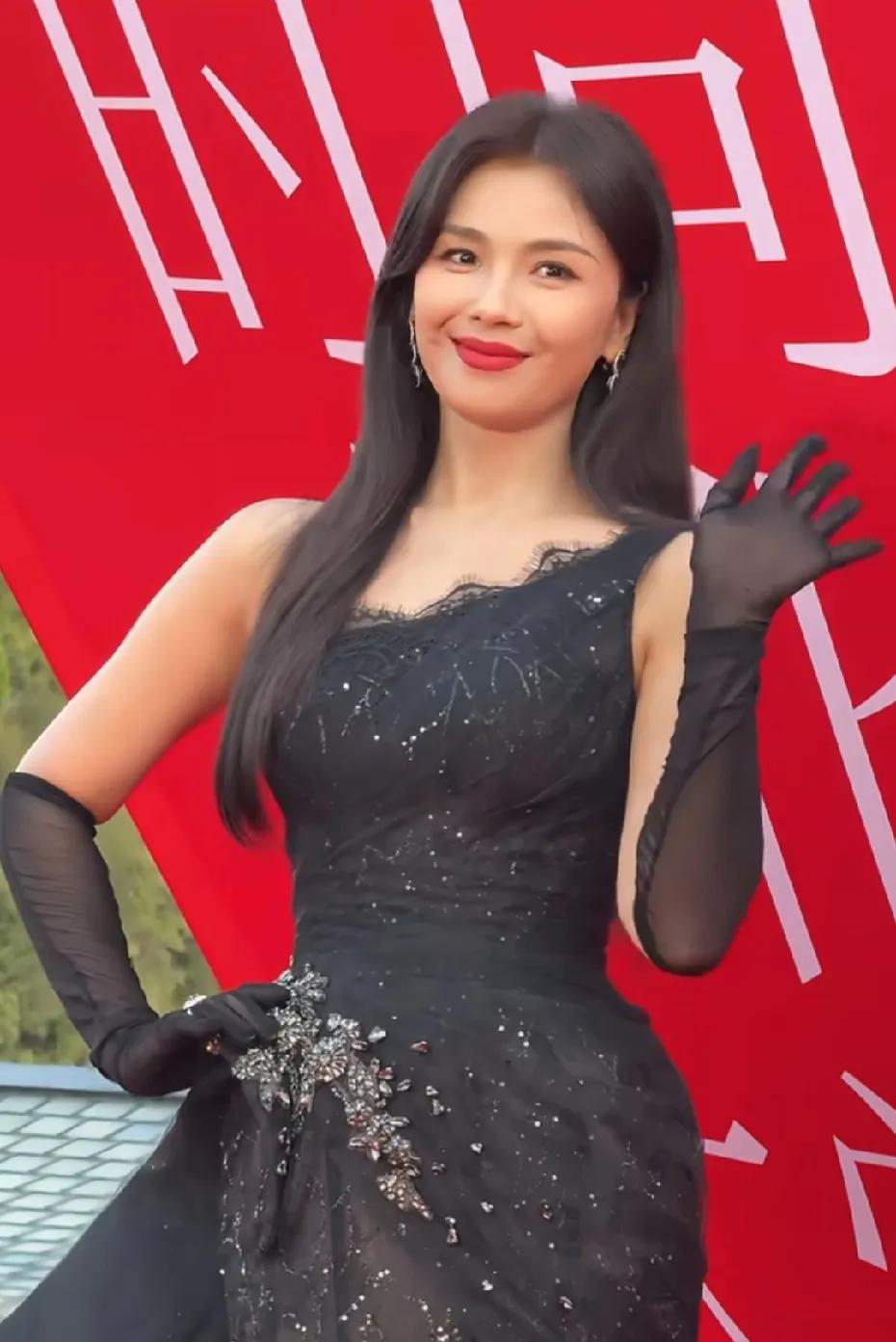 刘涛这种思维太顶级了在采访中，刘涛明确表示自己从不想讨好任何人，但是但凡在她身