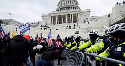 美国媒体怒批特朗普，美国扛不住特朗普如此穷兵黩武，这是在走英国的老路。 其实