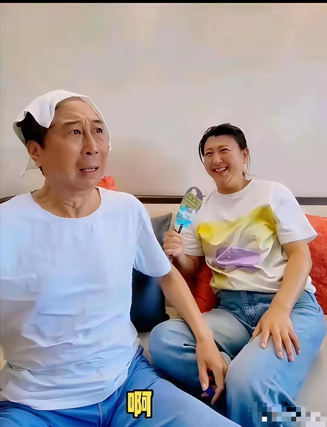 最近刷到冯巩和闫学晶拍的家庭小视频。冯的相声本来就不行！从来没有好的包袱，只是用