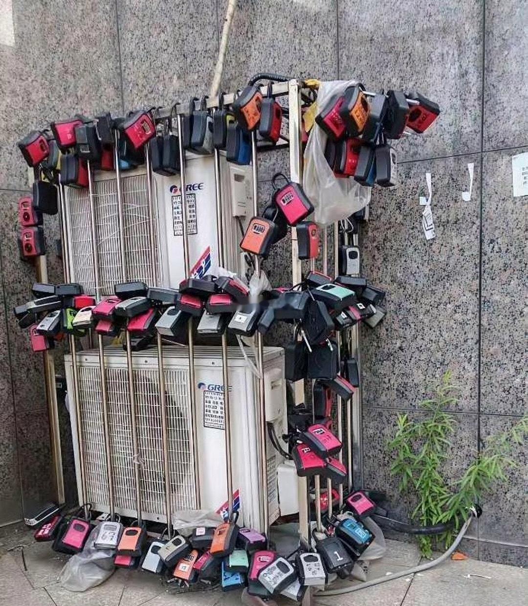 空调外机挂这么多这个啥意思？