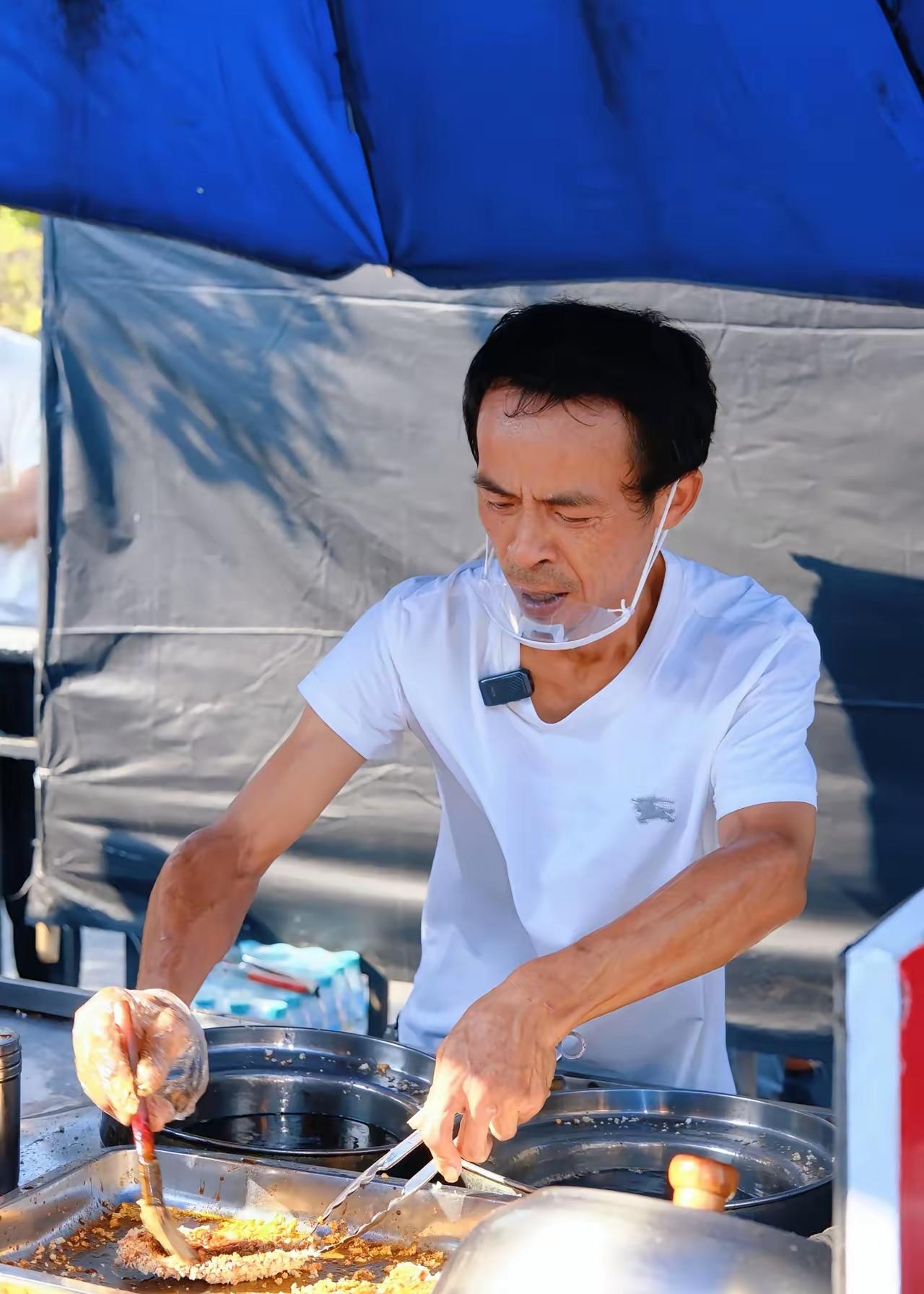 鸡排哥成都“巡炸”惨淡收场！无人问津比南京更尬，没硬实力终究难续航～原以为