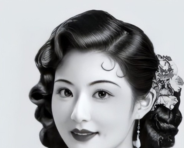 1939年，孔祥熙23岁长子，偷偷迎娶了妈妈宋霭龄40岁的牌友，得知消息，老两口