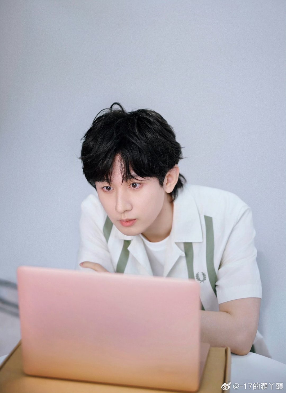 成毅卢云cy成毅对于世界而言，你是一个人；但是对于我而言，你是我的整个世界。成