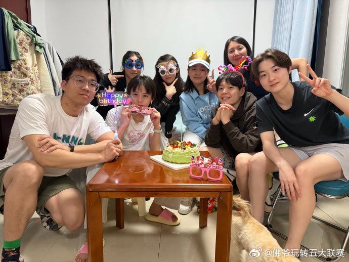 全红婵迎19岁生日！跳水队队友暖心齐聚庆生，温馨合照藏满队友情谊✨3月28日，中