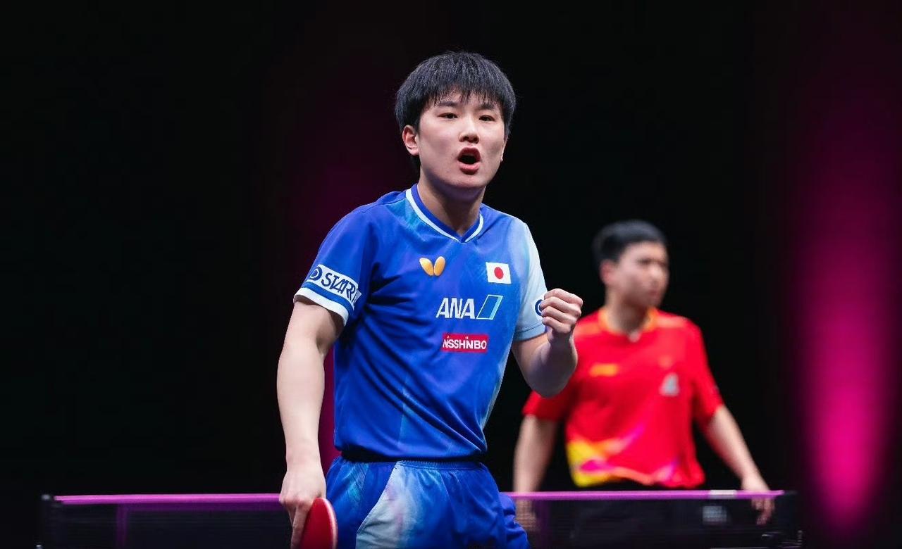 向鹏的实力真是个谜...你说他不强吧？他是在人才济济的国乒中涌