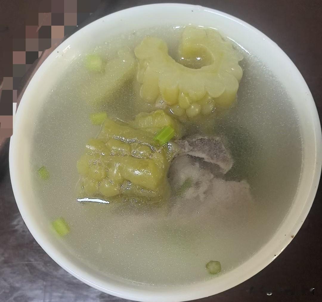 做错事了,钱不是万能的,总有一些事情是钱解决不了的。一女子,40多岁,有家庭,在