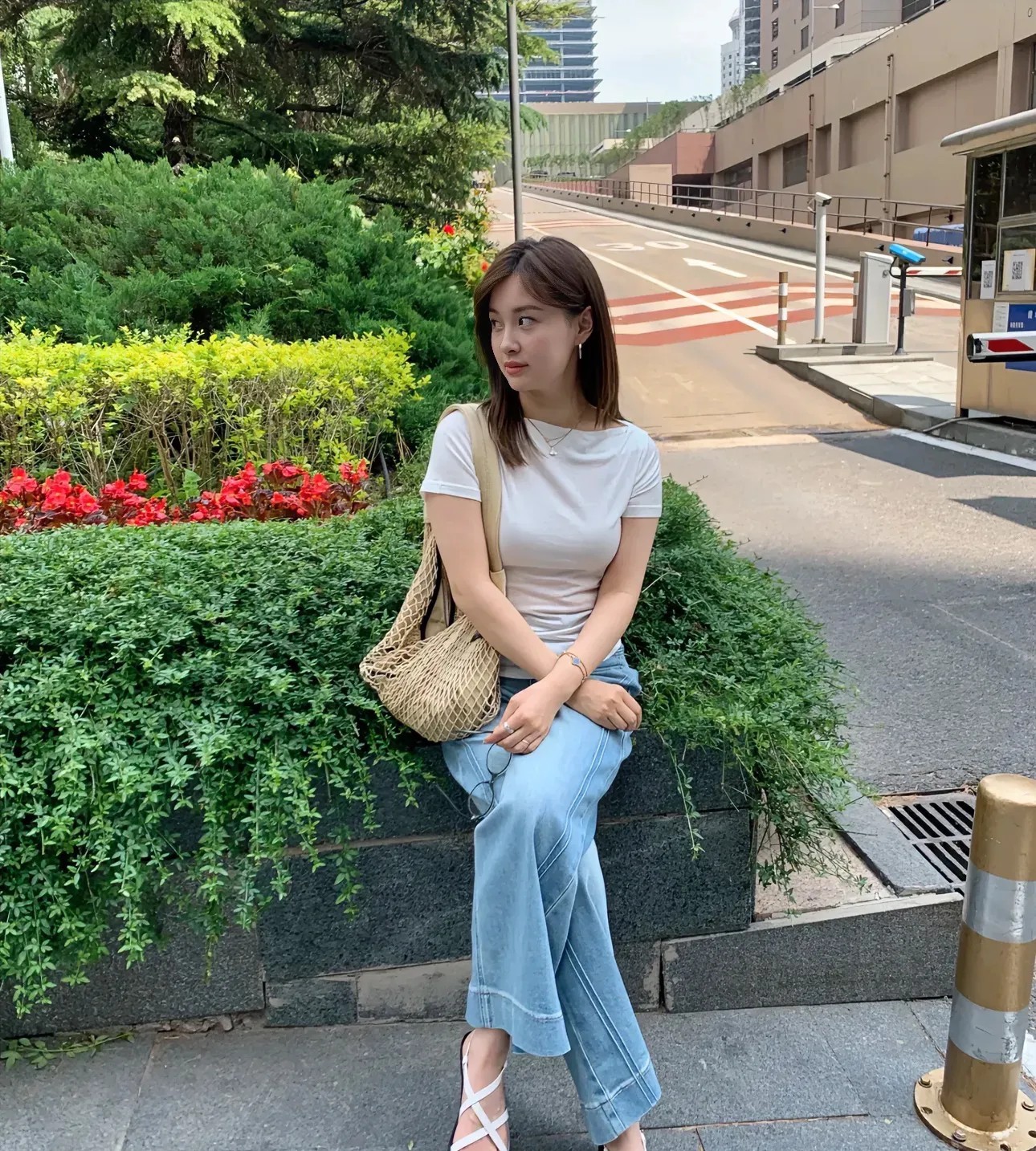偶遇一美女，感觉像是哪个明星，一时又想不起来！