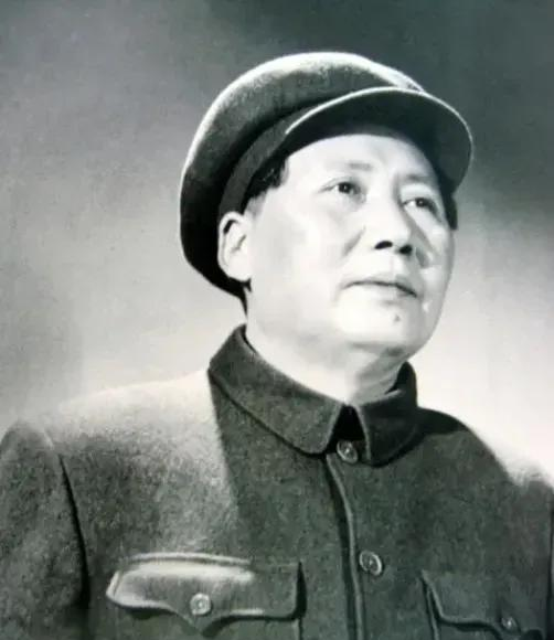 1958年，主席下令炮击金门，不小心炸死两个美国顾问，美国得知后率大军压境，指挥