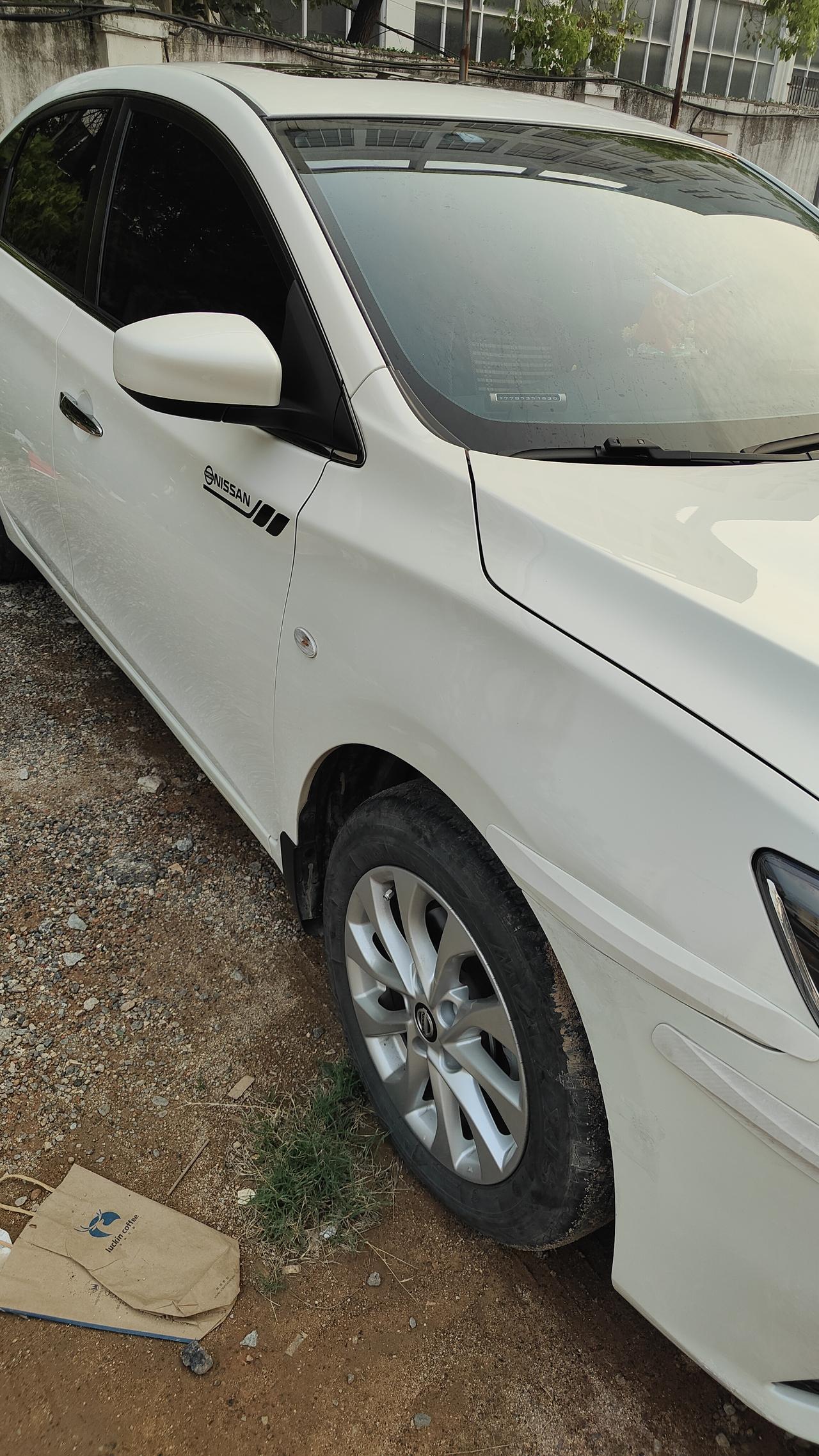 转向灯在叶子板上真的特别难看不知道是那个大聪明设计的这样可以省几个钱！人才