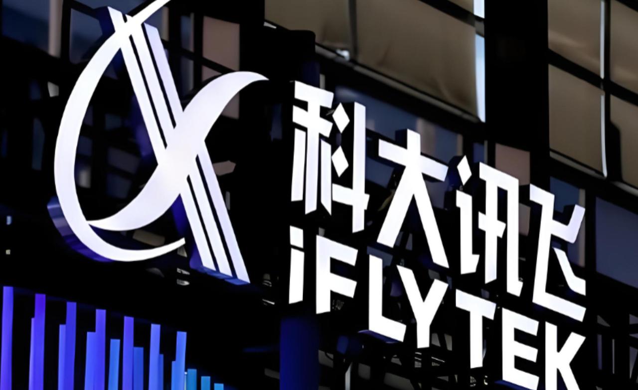 【科大讯飞公关副总裁被解职，背后还藏着“瓜”？】又一大厂日前被曝出了一个大瓜，原