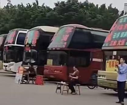 广东大巴再次“翻红”，大巴车司机个个“磨拳擦掌”准备大干一场！昨晚路过广东廉江
