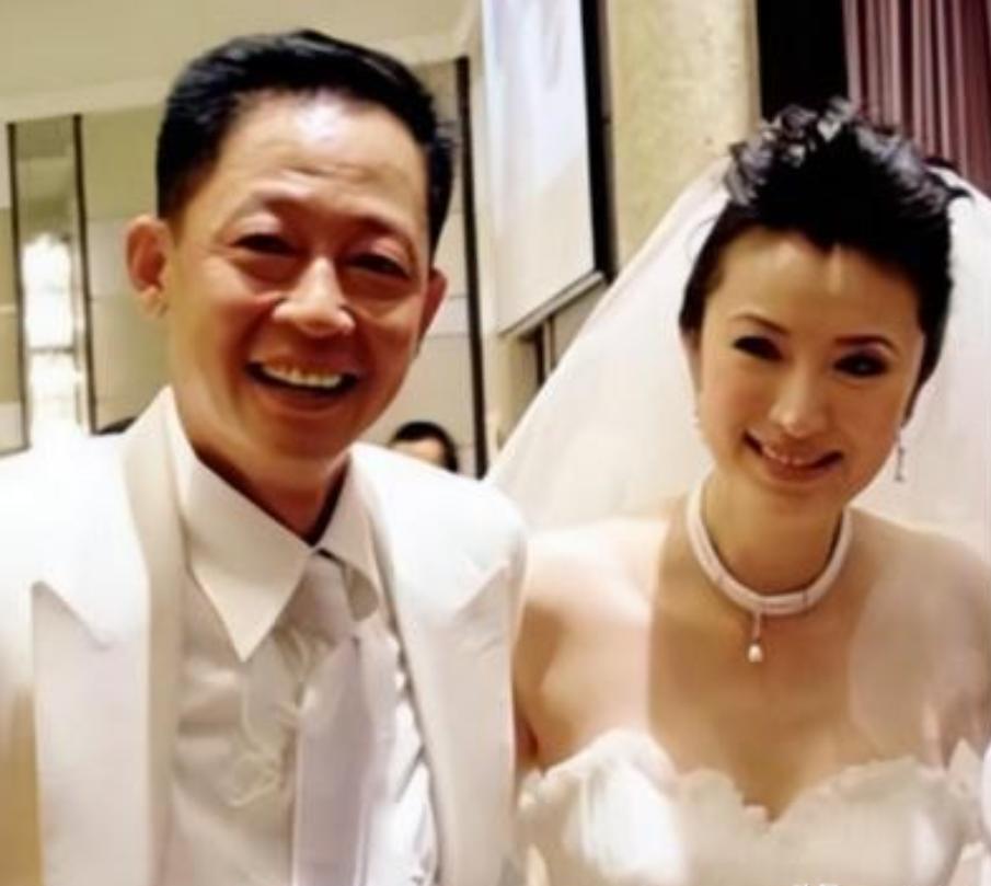 2008年，富婆陈坚红激动地对王志文说：“老王，我有五亿身家，年收入5000万，