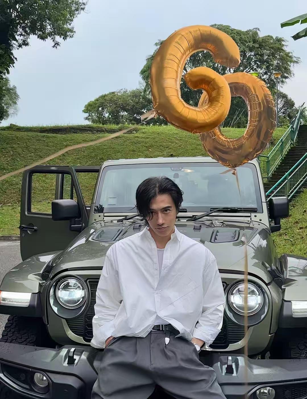 新加坡冻龄男神、模特、摄影师陈传多（ChuandoTan）晒他60岁生日照，网