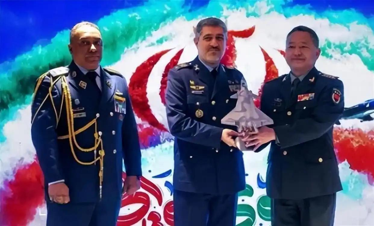 抢在美军开打前，俄交出武器，中国也动了，歼20模型已到伊朗手上。 2026年