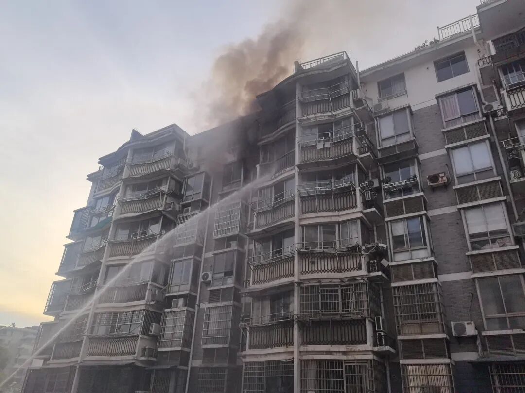 卧室几乎烧报废, 多地发生! 赶紧提醒家人, 它原来一直在“偷偷加班”……