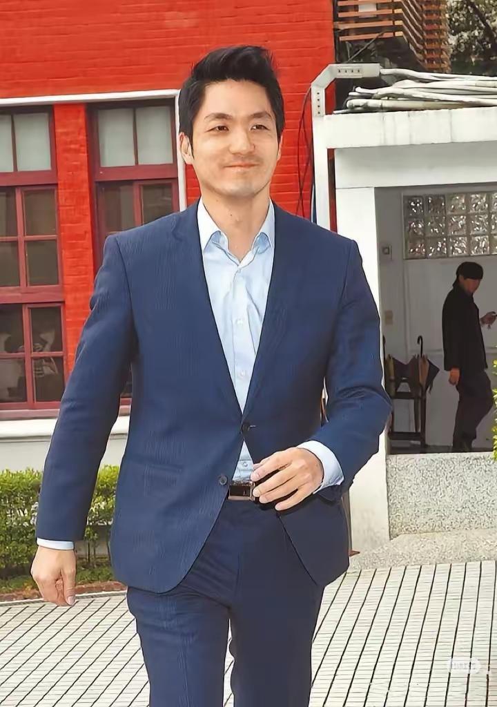 听完蒋万安的演讲，心里莫名有点触动，不是觉得多惊艳，而是实打实被他的真诚圈