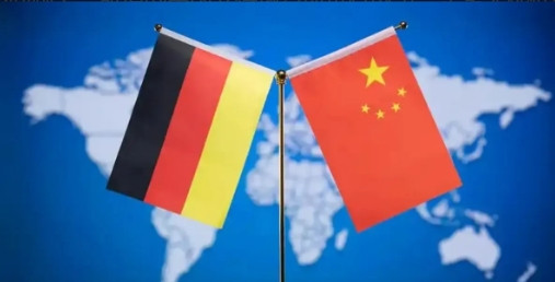 德国外长对我们大放厥词！8月17日，根据外媒报道，德国外长在出访日本和印度尼西亚