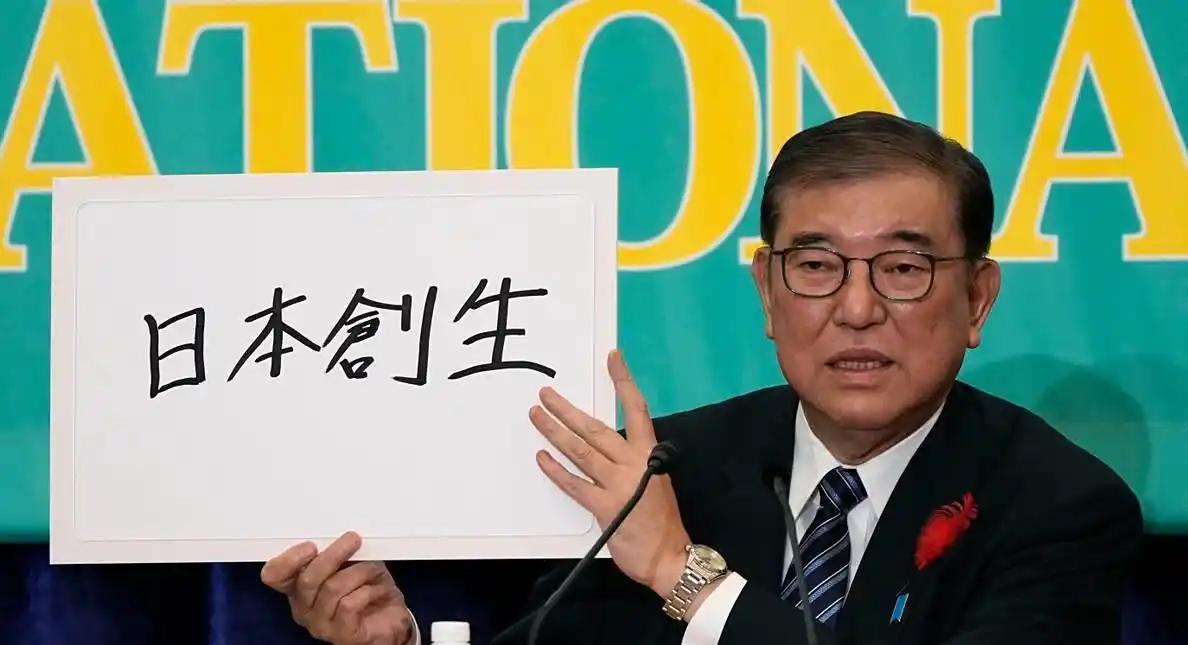 石破茂摊牌了，日本要彻底放飞自我。这位刚上任不到一年的鹰派首相，在东京街头演讲