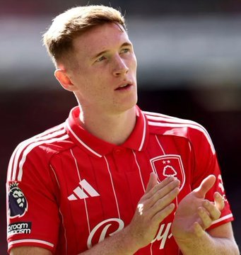 镜报JohnCross埃利奥特安德森是曼联明年夏天引援的首要目标！曼联准备不惜