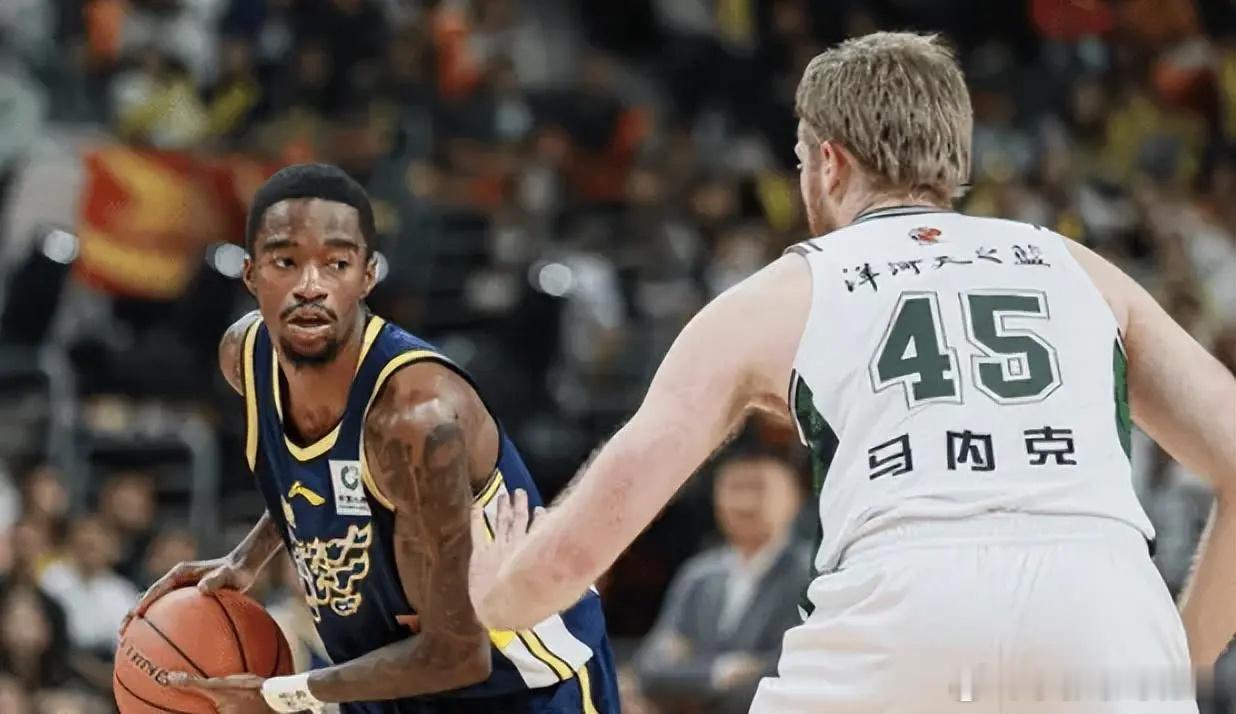 杜锋首战用人出大问题！双小外运用失败，陈家政被弃，不该大延误广东艰难拿下比赛，不