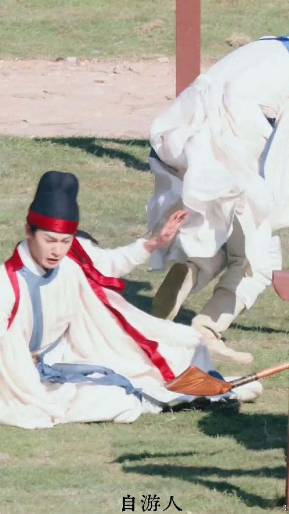 李昀锐尚公主言尚打马球路透被这个打马球的言尚萌到，好调皮好可爱的言二哥哥！