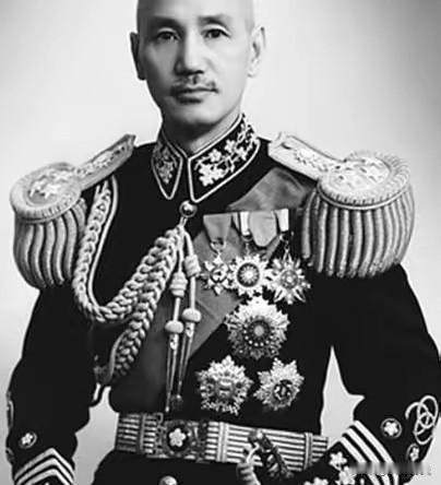 蒋介石请教冈村宁次：如何对付粟裕？冈村宁次：他是一部战争机器蒋介石听了冈村宁次