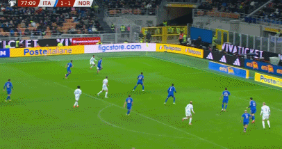 意大利队灰头土脸，颜面扫地，在哈兰德面前呆若木鸡，全是二师兄！原来以为意大利队