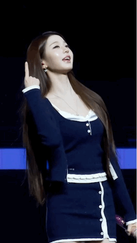 张元英舞台上可爱地抖了抖！什么样的女人最有吸引力张元英什么样的女人吸引男人