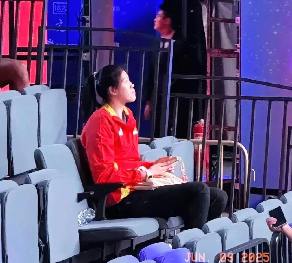 关键时刻，就看出一锤定音球星的作用！此次中土女排之战，狠狠打脸那个整体说的教练。