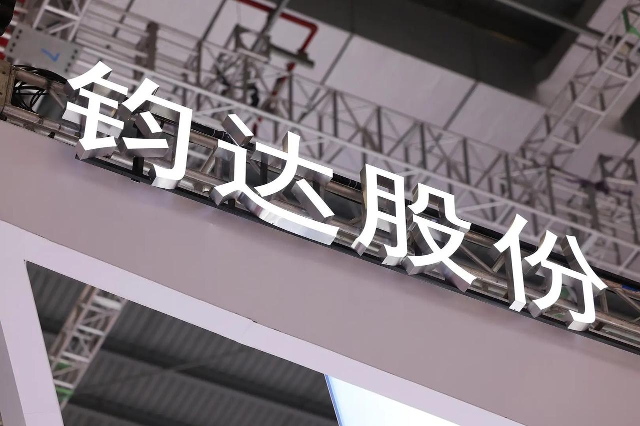 从转型“优等生”到巨亏14亿元！这家光伏公司两年把跨界赚的钱全亏光，生产人员只剩