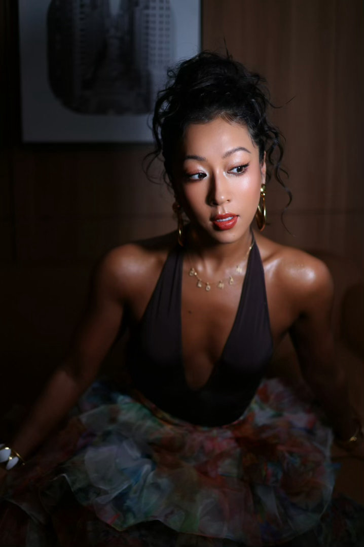 吉克隽逸背部的肌肉线条感 野性又性感，吉克隽逸的背部线条真的越看越上头