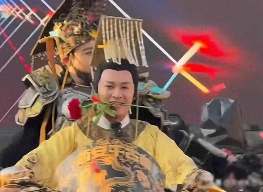 *落难的凤凰不如鸡，这些沦落到给景区打工的明星，一个比一个心酸 曾经在荧幕