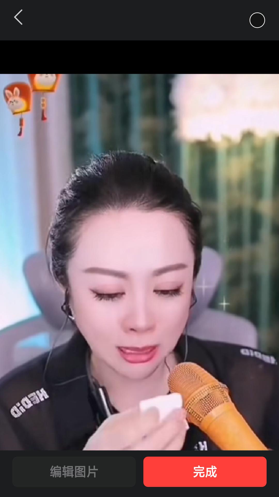 【昨天二人转艺人温美玲针对儿子王亮被弟弟网暴一事，在直播间含泪回应。温美玲说:这