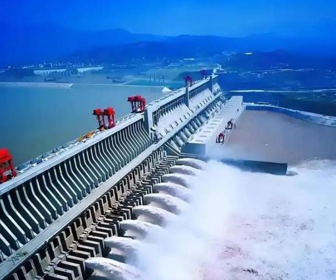 日本网友表示：如果中日战争爆发，日本第一个炸的不是中国的重要城市，而是第一个炸中