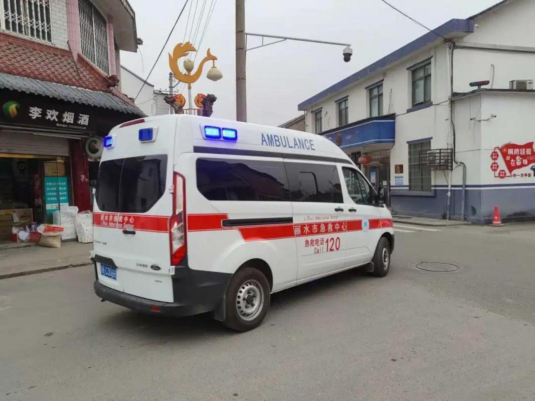 深圳120公然抗令绕路！腹痛患者1小时休克，救命车竟成“揽客车”？深圳那辆