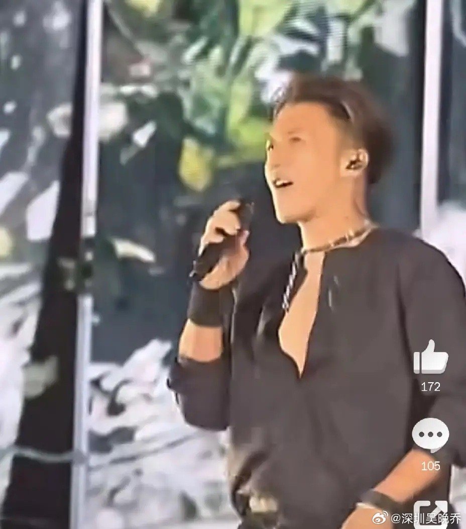 3月21日，谢霆锋在深圳开唱，现场燃炸，可谁也没想到，演出中途竟出了个小插曲，耳